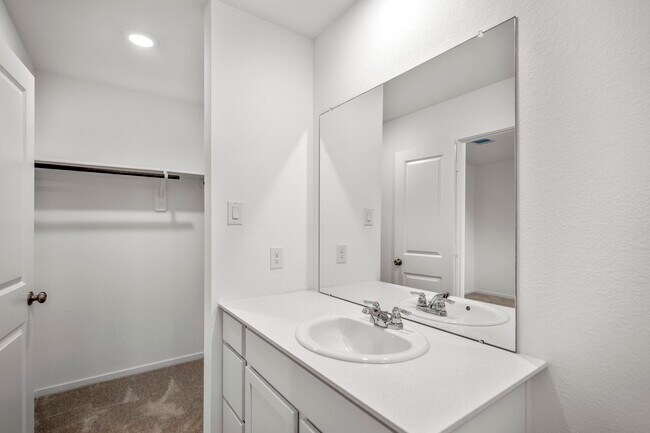Building Photo - 21443 Carosella Dr