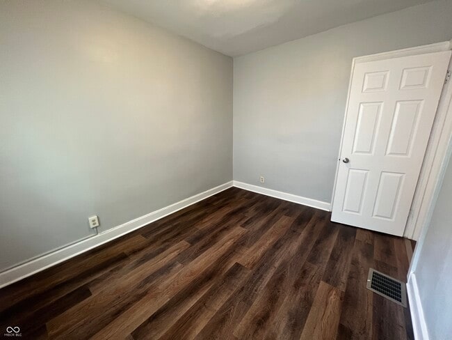 Building Photo - 411 W 39th St