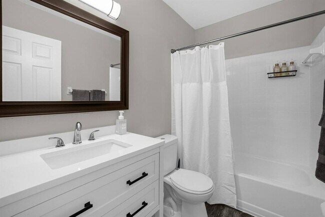 Building Photo - 13915 Heritage Club Dr