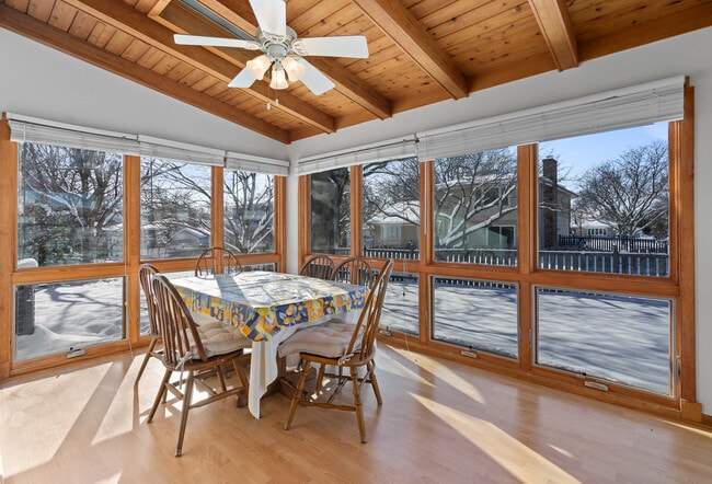 Building Photo - 120 S Staffire Dr