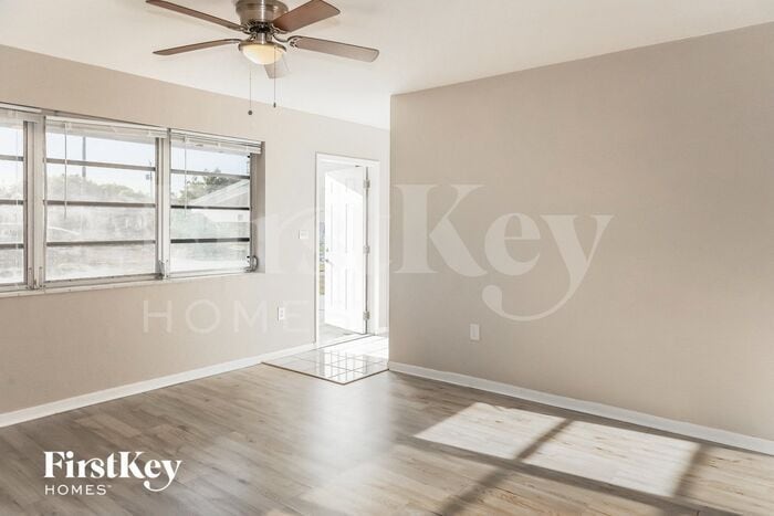 Building Photo - 16310 SW 100th Ct