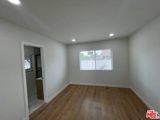 Building Photo - 4852 Topanga Canyon Blvd