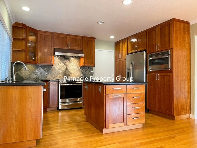 Building Photo - 4237 Haines Ave