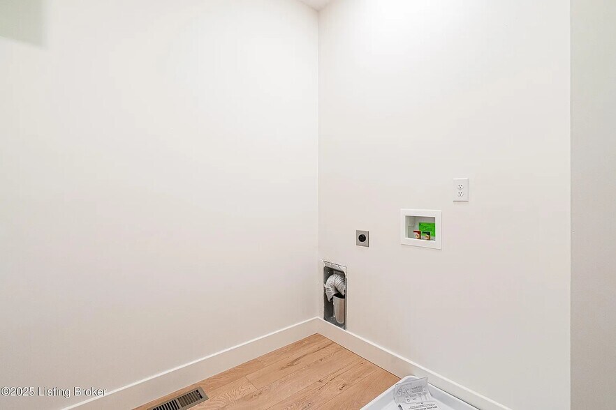 Building Photo - 935 E Madison St