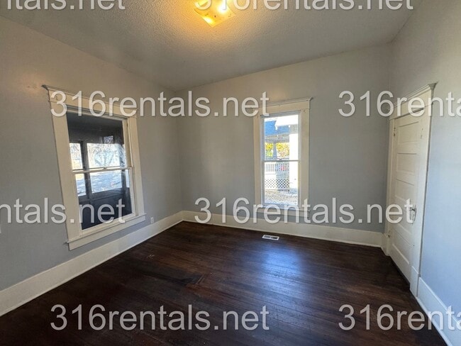 Building Photo - $950 - 3 bed 1 bath - Single Family Home