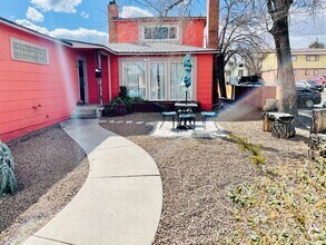 Building Photo - Large Midtown home in the center of it all