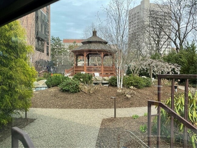 Building Photo - 4 Martine Ave