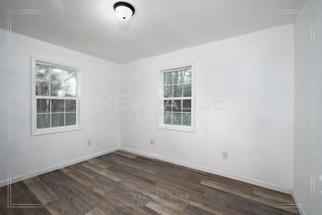 Building Photo - Fully Renovated 3/2 in West Mobile!