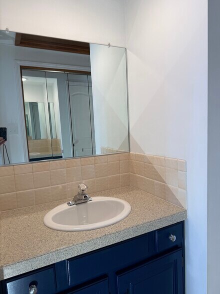 Building Photo - 140 Niagara Shore Dr