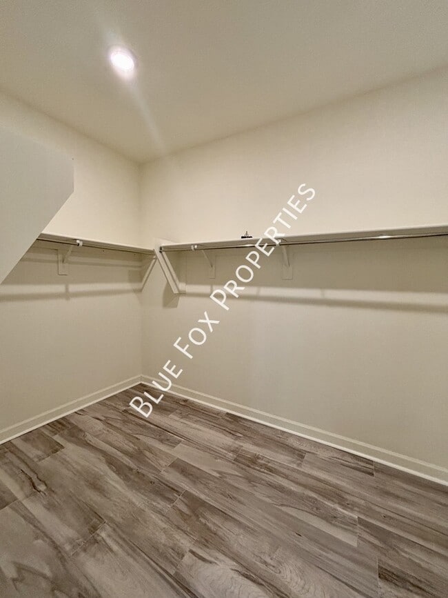 Building Photo - 5536 W Lazy Farm Dr