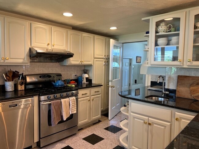 Building Photo - 11 Garrison Rd