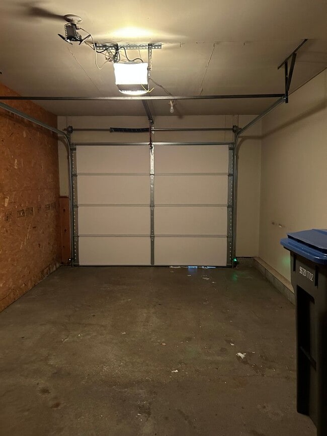 Building Photo - 917 N Clay St