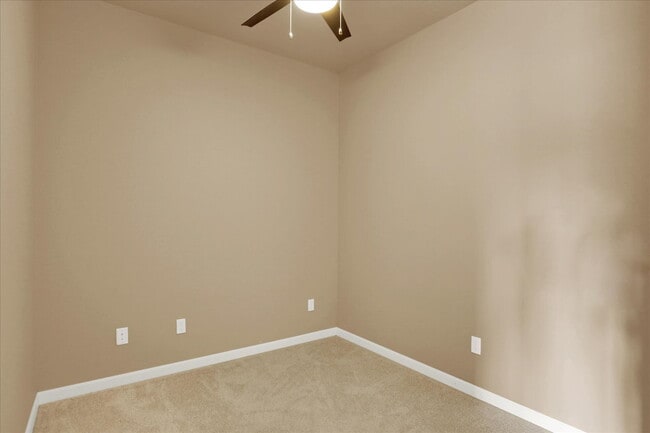 Building Photo - (11RO#401) Clocktower Condo - 1 bedroom, 1 bath.