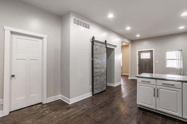 Building Photo - 421 E Morris St