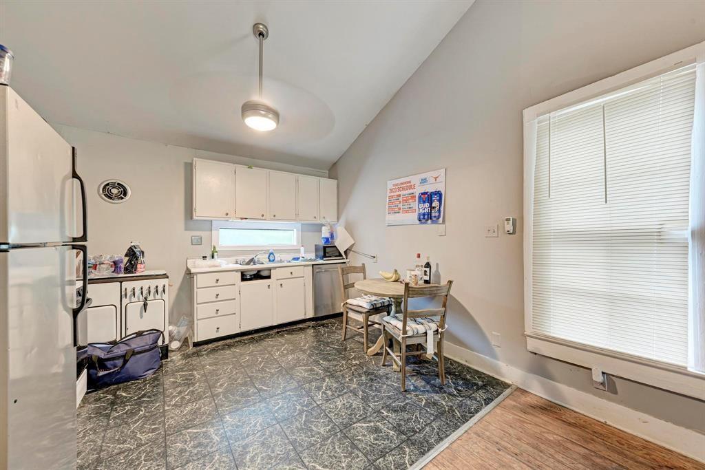 Building Photo - 2834 Salado St