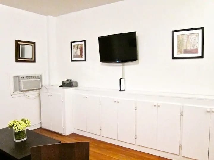 Building Photo - 448 E 87th St