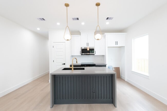 Building Photo - 2316 McKee St