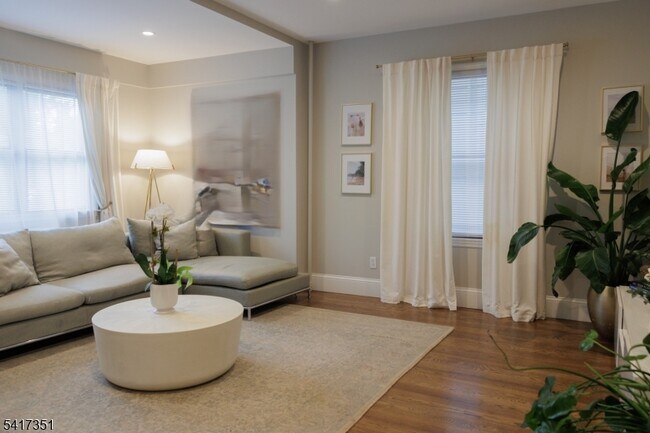 Building Photo - 33 Claremont Ave