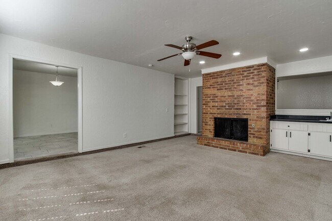 Building Photo - Three bed/2.5 bath in Harvest Hills