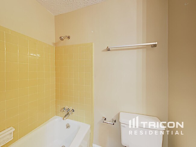 Building Photo - 414 Breezy Dr SW