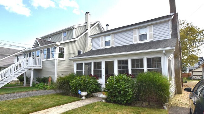 Building Photo - 115 3rd Ave