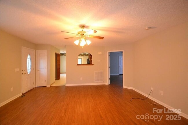 Building Photo - 1212 Beechwood Dr