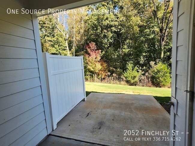 Building Photo - 2052 Finchley St