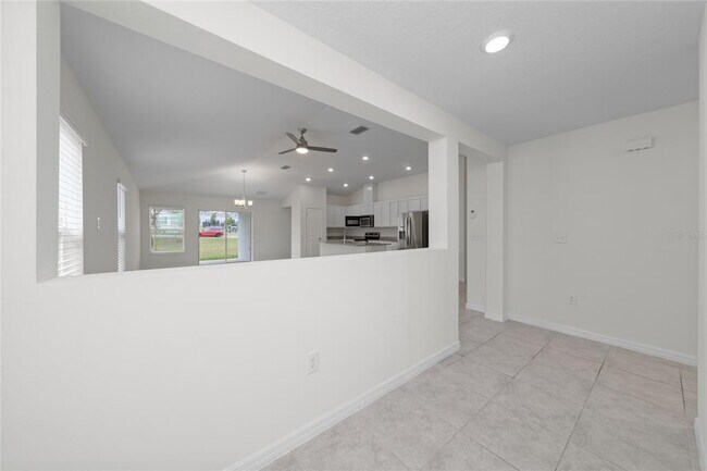 Building Photo - 9061 Oscraft Dr