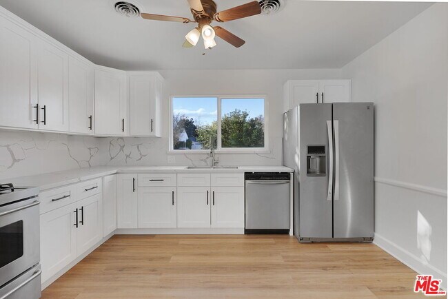 Building Photo - 5318 Teesdale Ave