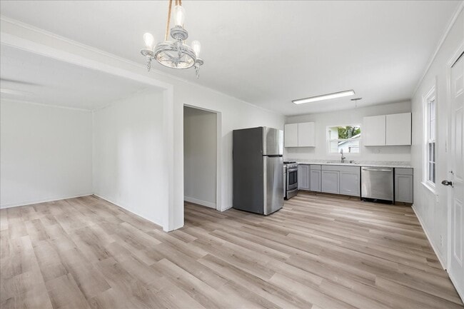 Building Photo - 519 S 13th St