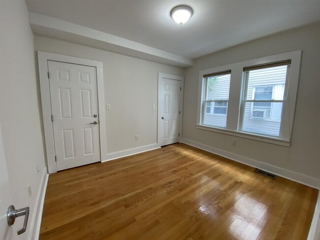 Building Photo - 8 Silvey Pl