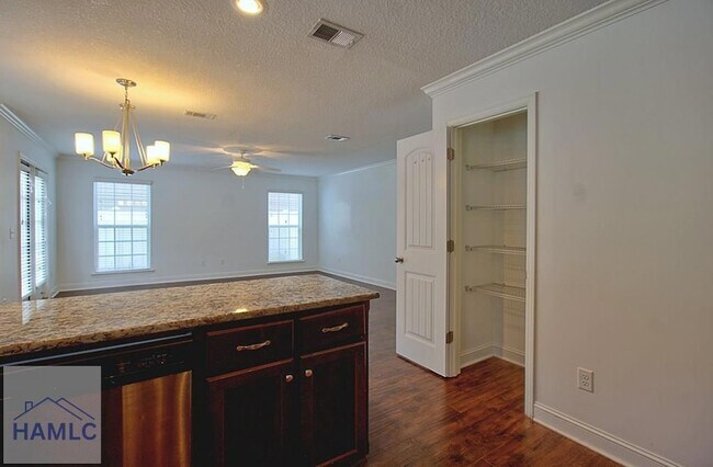 Building Photo - 188 Grandview Dr