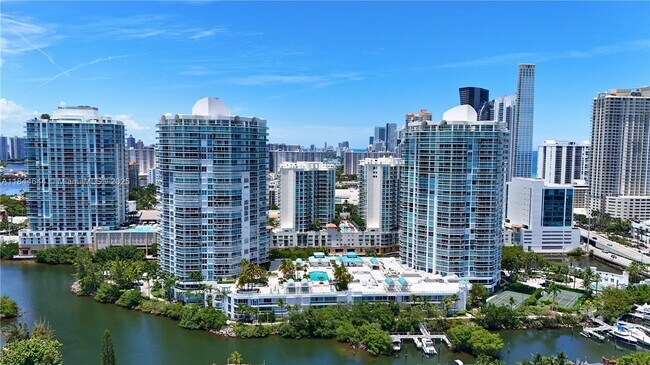 Building Photo - 16500 Collins Ave