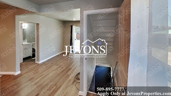 Building Photo - Explore this attractive property in Yakima with 3 bedrooms and 1 bathroom