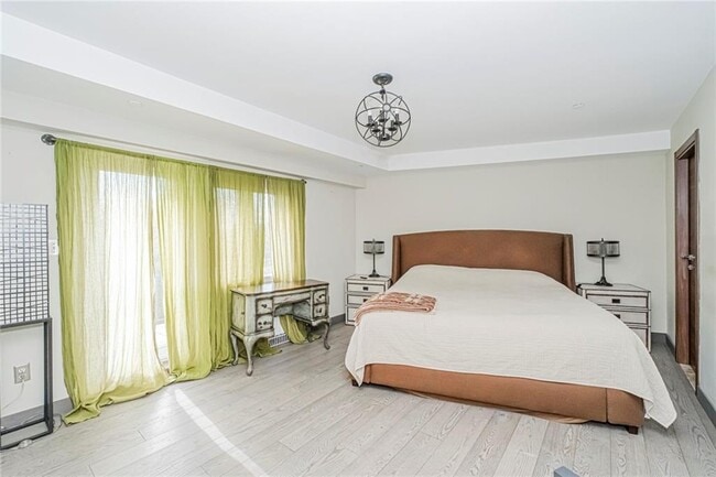 Building Photo - 3567 Shore Pkwy