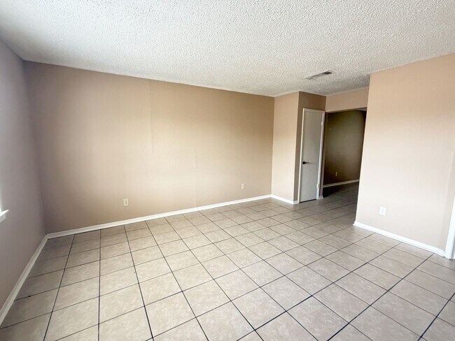 Building Photo - 3804 Charolais Dr