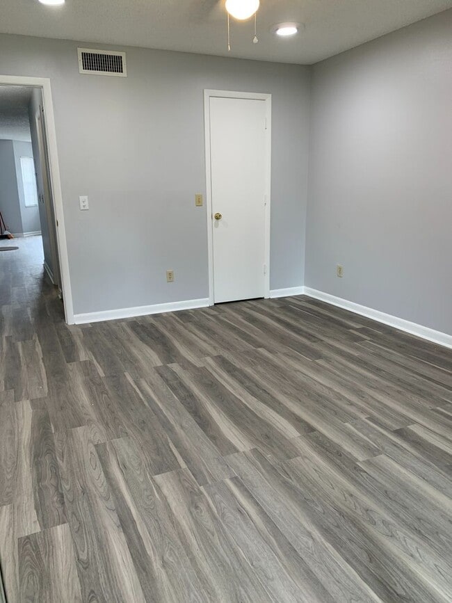 Building Photo - South Tampa Condo