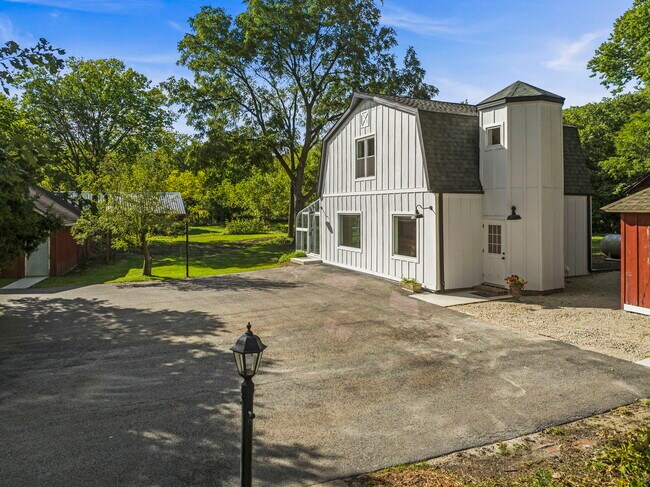 Building Photo - 7479 Grove Rd