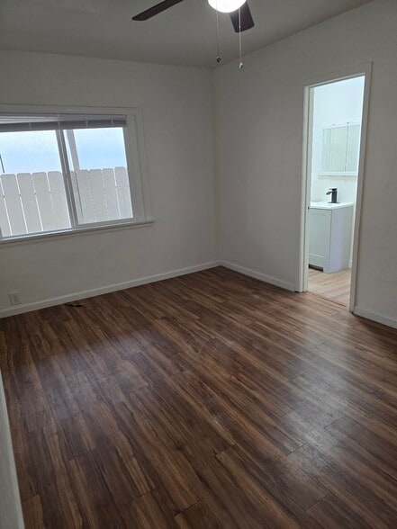 Building Photo - 4527 Esther St