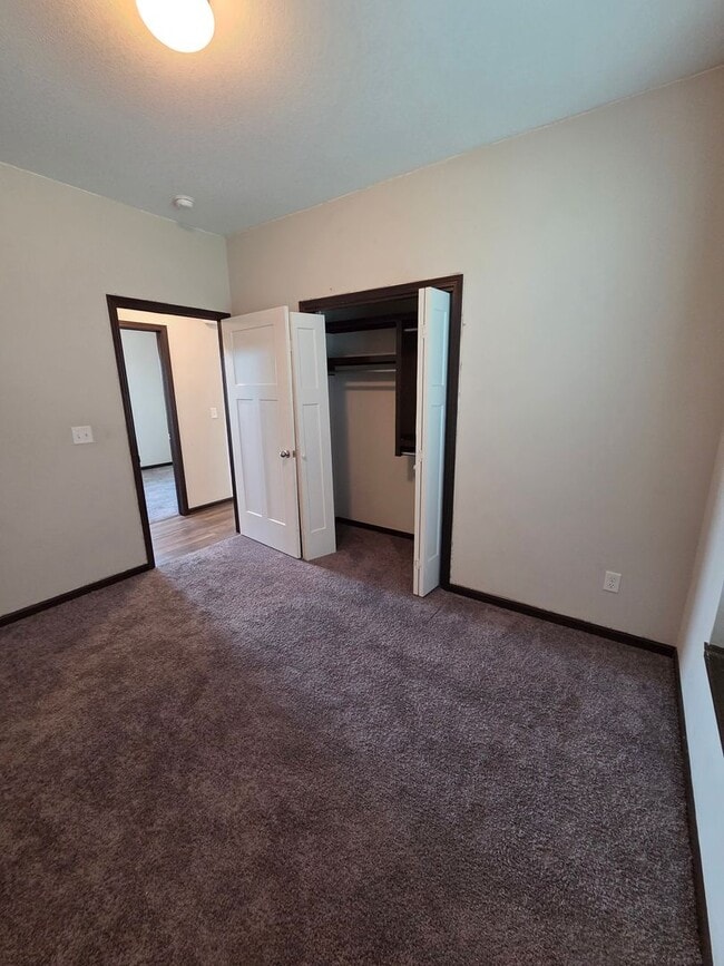Building Photo - 1553 N Aster Cir