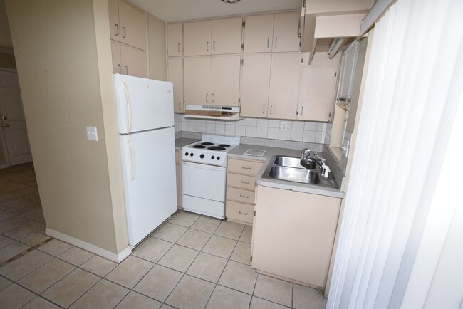 Building Photo - 1031 Royal Palm Ave