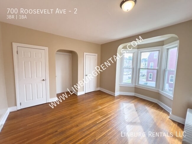 Building Photo - 700 Roosevelt Ave