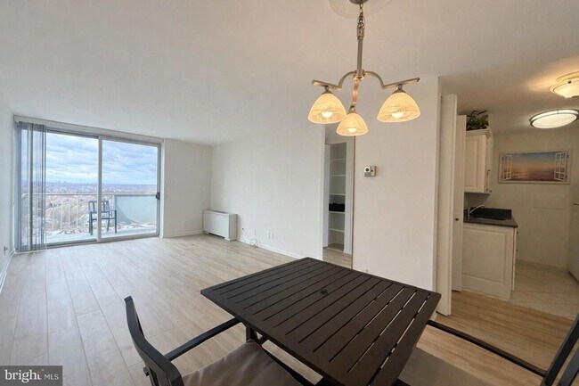 Building Photo - 301 N Beauregard St