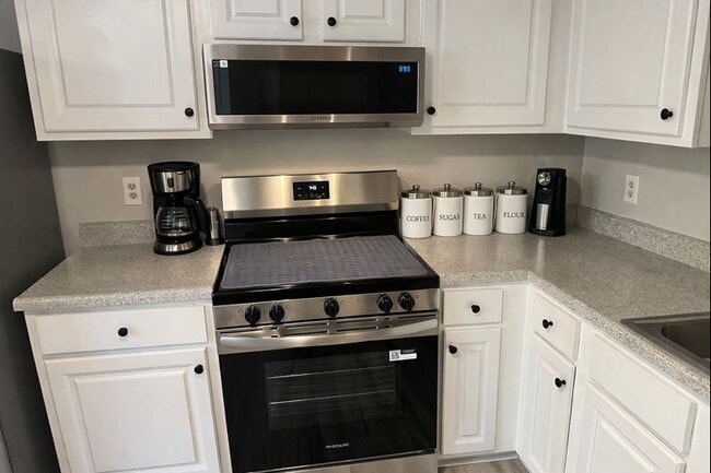 Building Photo - 7272 Shellburne Dr