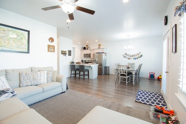 Building Photo - 4931 E Hidden Steppe Bnd