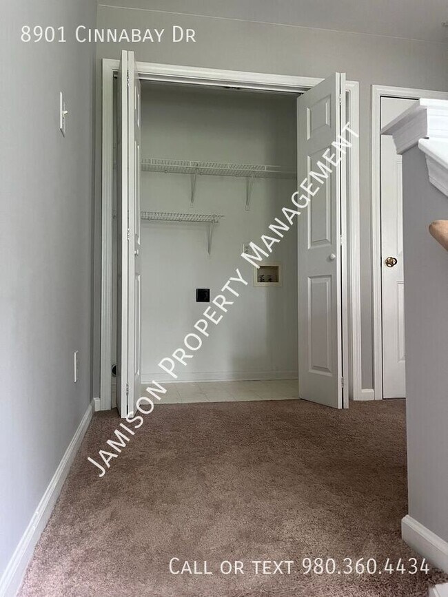 Building Photo - 8901 Cinnabay Dr