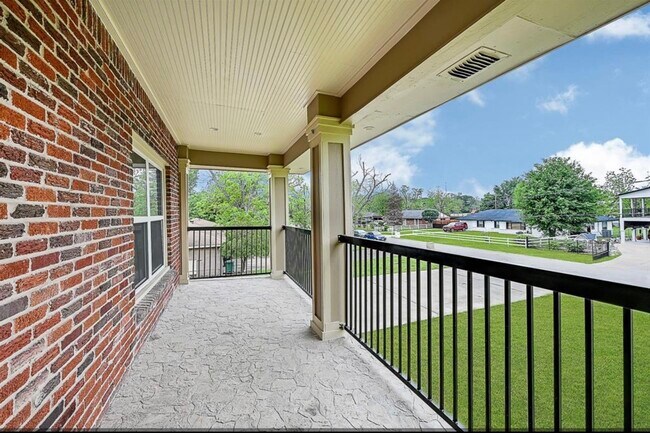 Building Photo - 12430 Pecan Ct