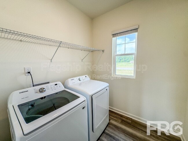 Building Photo - 303 Kenison Way