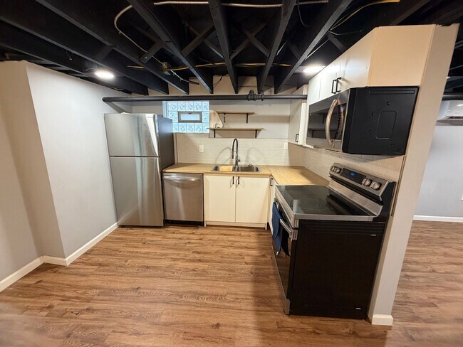 Building Photo - 6611 Kennedy Ave