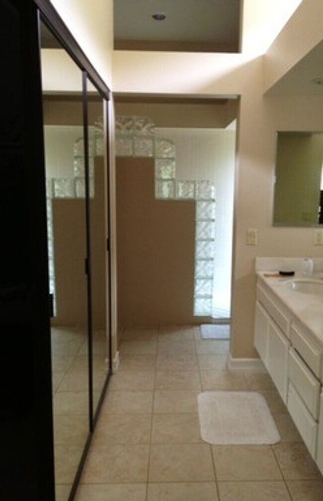 Building Photo - Beautifully Furnished Home For 8 Months in Shadowridge/Vista